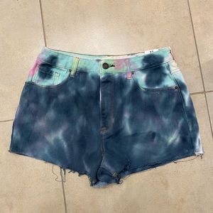 NWT pacsun festival tie dye shorts size 27 (size 6)